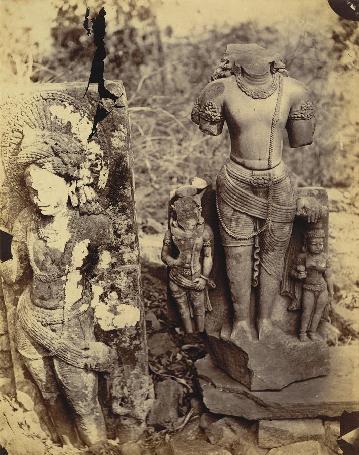 statue